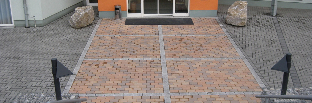 Firma Moritz der Spezialist fr Tiefbau - Straenbau - Gartenbau - Landschaftsbau - Galabau - Auenanlagen - Pflasterarbeiten - Abbrucharbeiten - Erdarbeiten aller Art - Kanalbau - Spezialtiefbau - Wegebau - Industriebau in den Regionen Altenkirchen, Bad Marienberg, Betzdorf, Burbach, Hachenburg, Hamm, Kirchen, Rennerod, Wissen, Westerwald - Spezialist fr Abbrucharbeiten, Rckbauarbeiten, Spezialabbrche, Abbruch Haus und Halle, Rckbau Haus und Halle, Recycling und Entsorgung Bauschutt, Containerservice